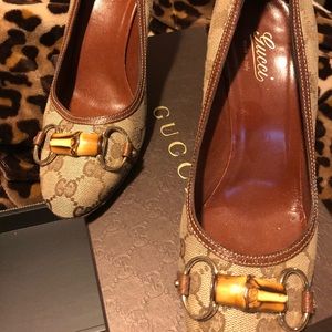 Gucci logo pumps